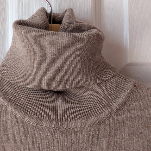 Knit Sleeveless Turtlenack - Picture 4 of 7